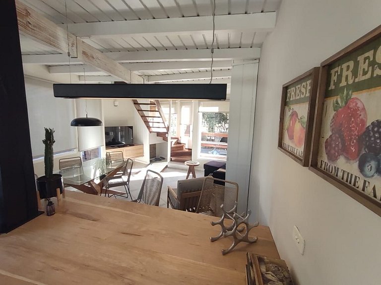 Tríplex moderno frente al arroyo y gran ubicación.