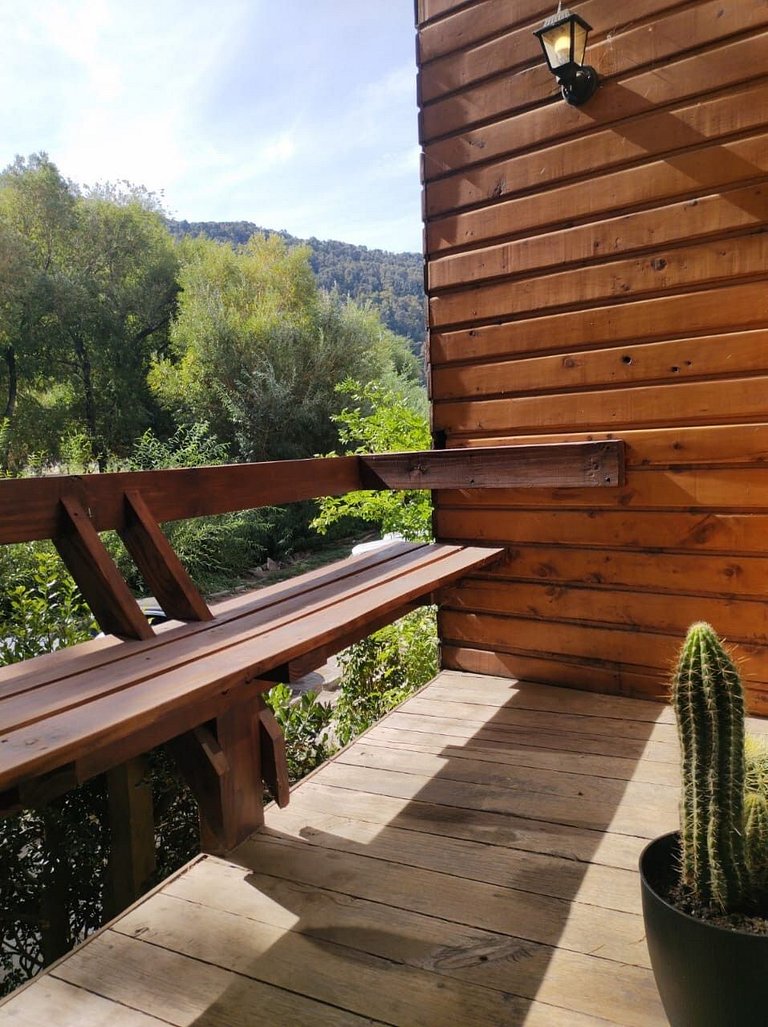 Tríplex moderno frente al arroyo y gran ubicación.