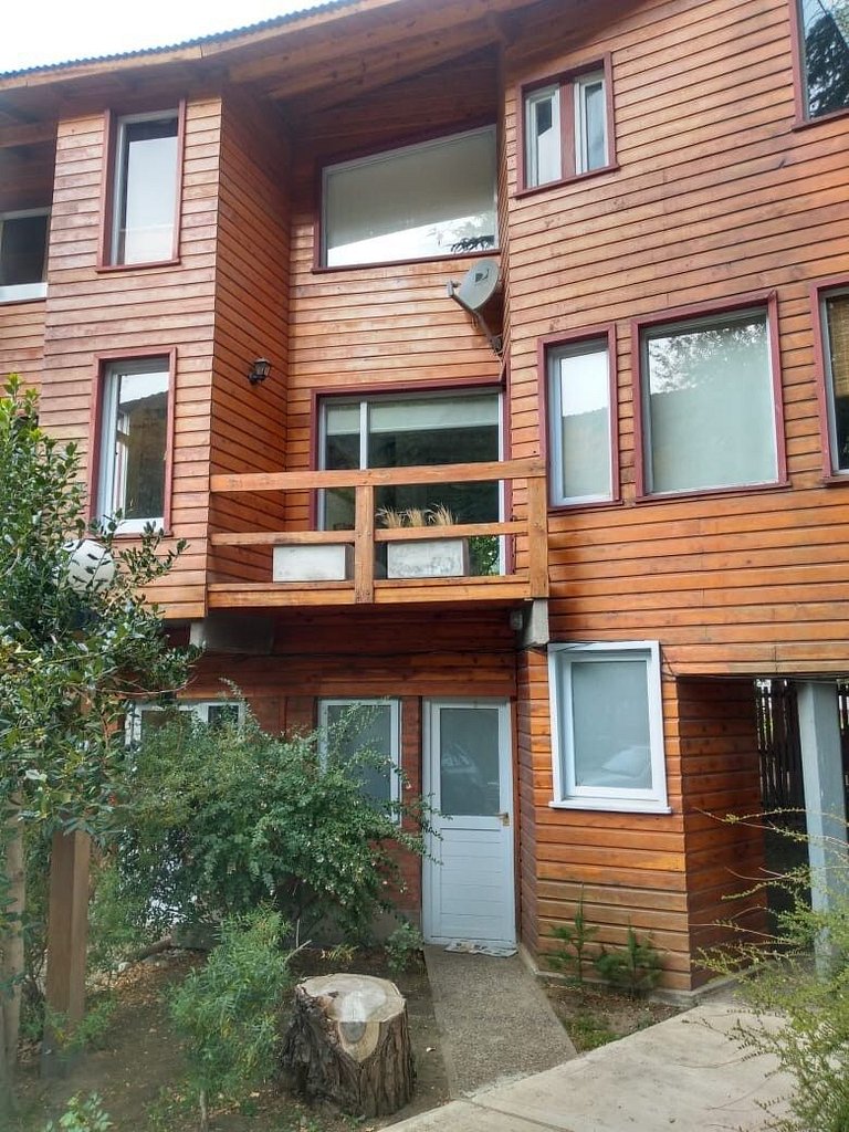 Tríplex moderno frente al arroyo y gran ubicación.