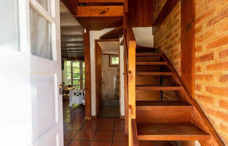 Cabaña soñada sobre la unión de dos arroyos