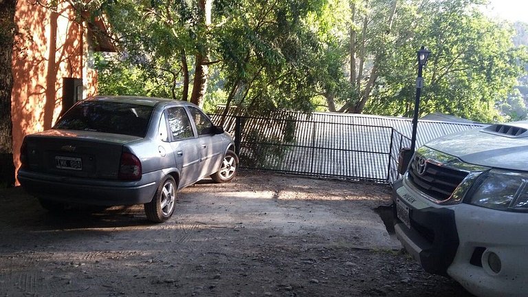 Cabaña con parrilla y 2 baños completos - AlquilaMiCasa