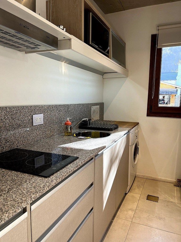 Monoambiente moderno con pileta climatizada