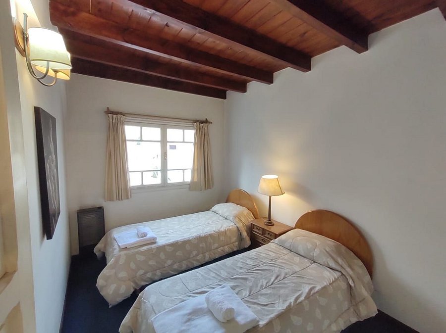Cabaña Cabaña frente al arroyo para 4/5 con hogar a leña en Centro, foto 3