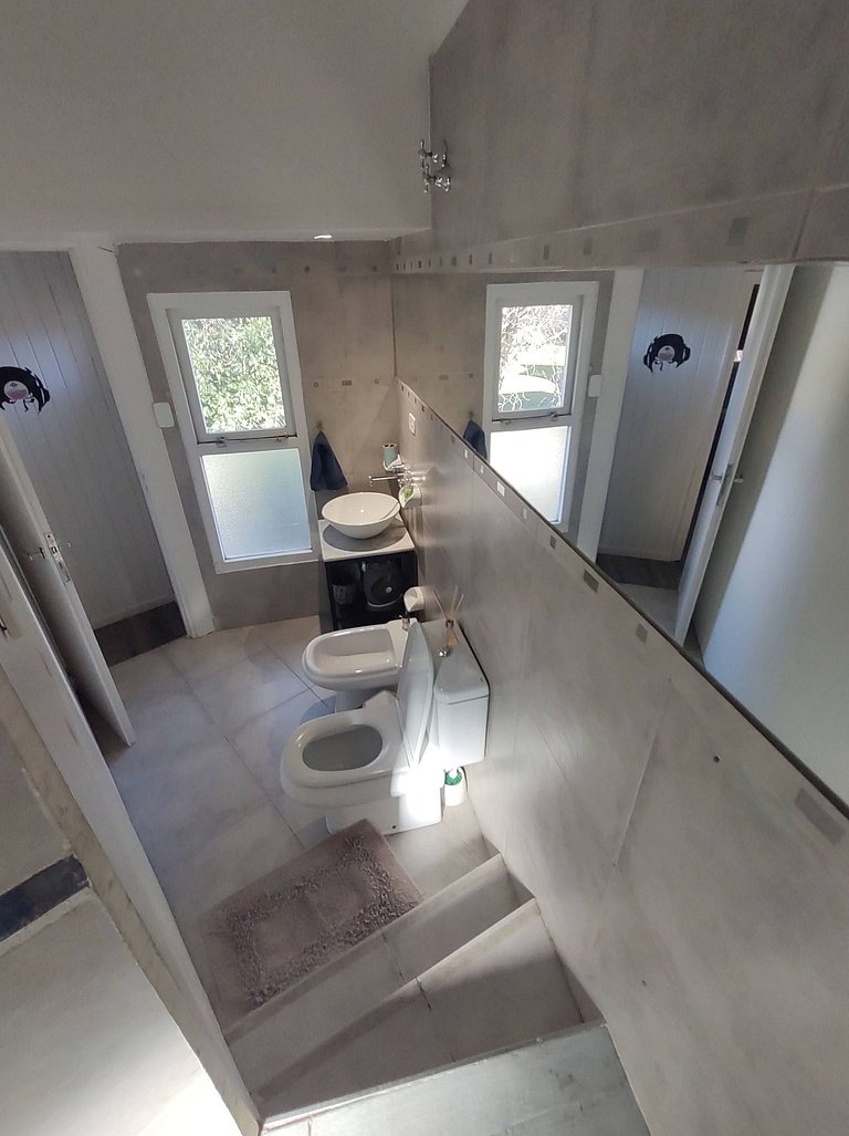 Tríplex moderno frente al arroyo y gran ubicación.