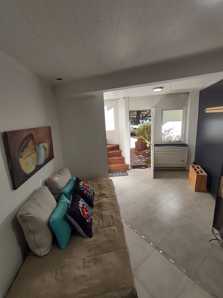 Tríplex moderno frente al arroyo y gran ubicación.