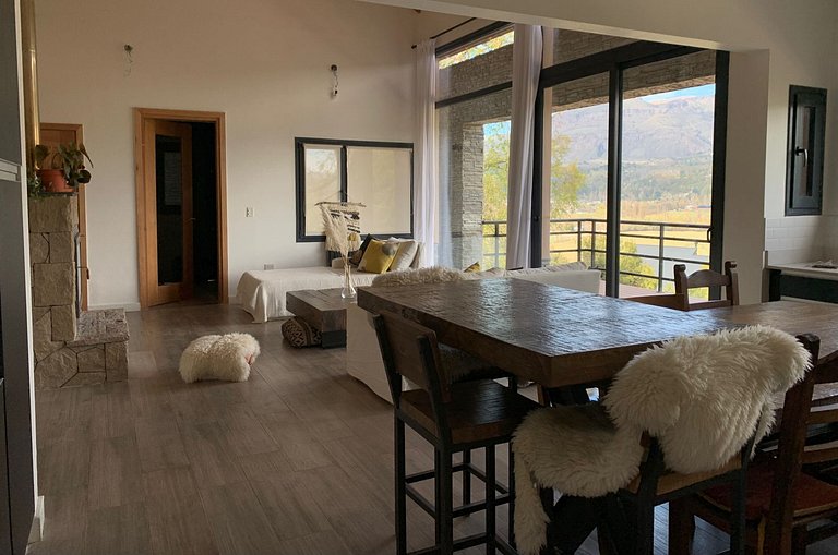 Exclusiva casa de diseño con tina exterior y vistas al Cerro