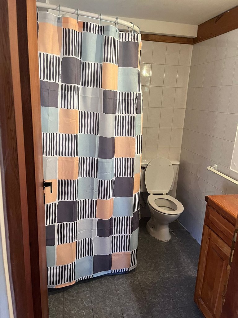 Cabaña soñada sobre la unión de dos arroyos