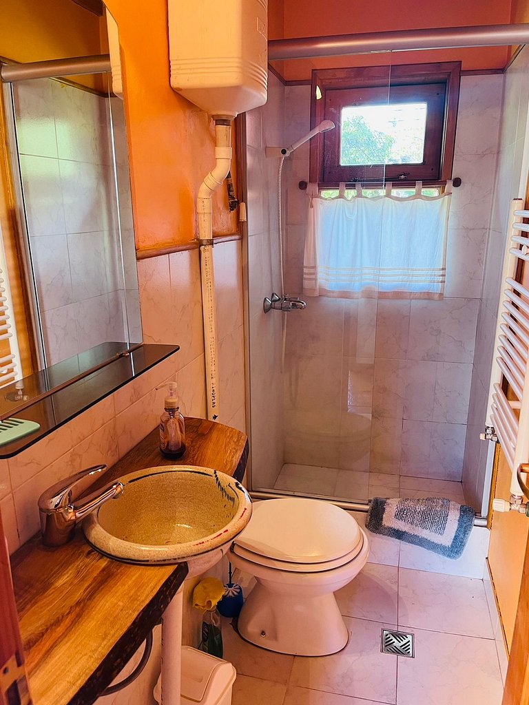 Encantadora cabaña en barrio residencial