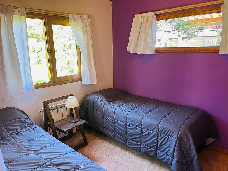 Encantadora cabaña en barrio residencial