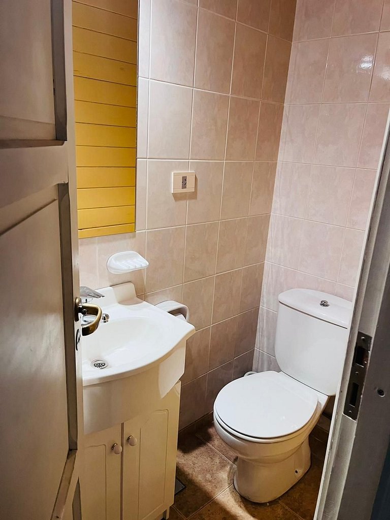 Cabaña frente al arroyo para 4/5 con hogar a leña