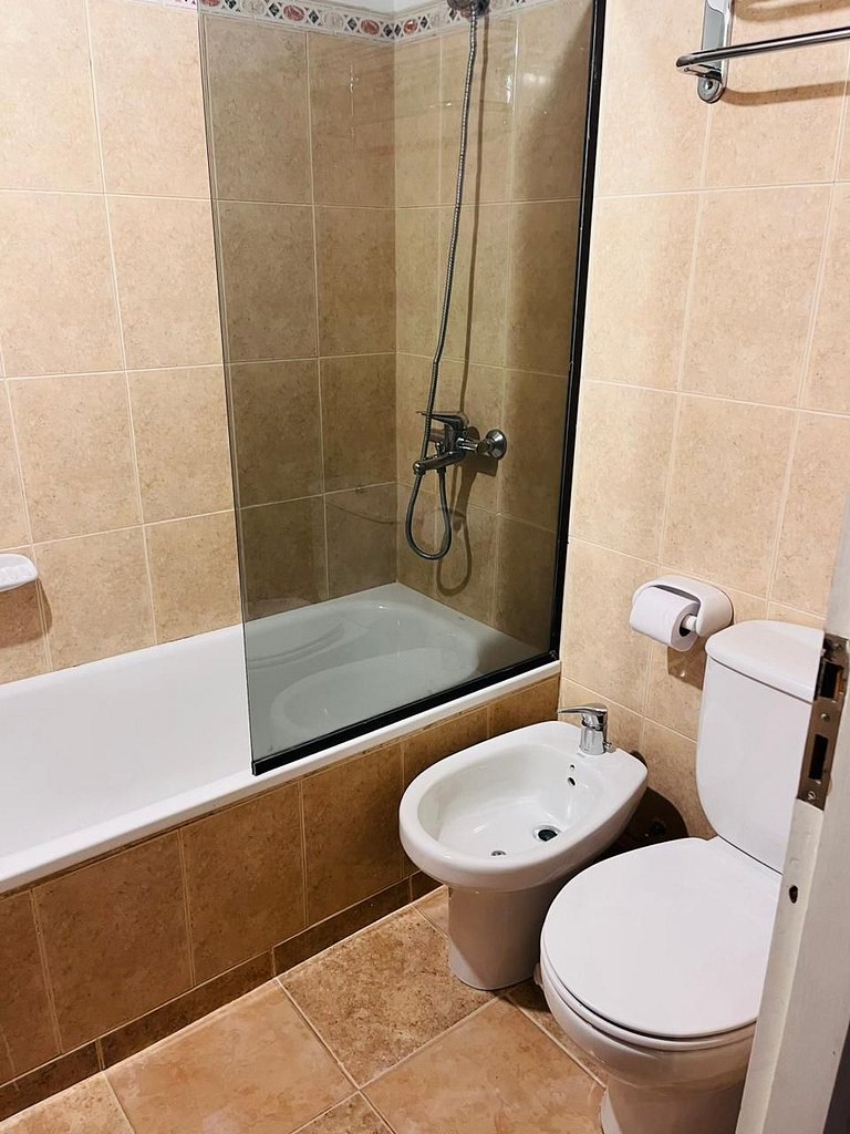 Cabaña frente al arroyo para 4/5 con hogar a leña