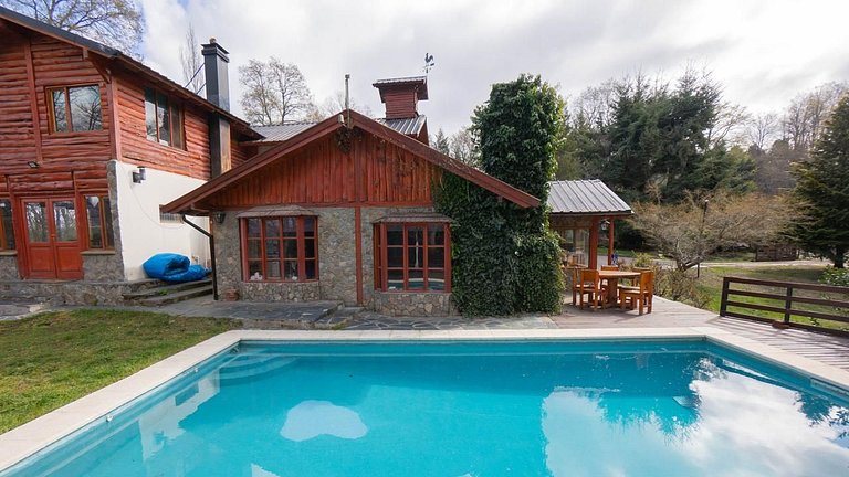 Casa para 8/10 con pileta climatizada y amplio quinchi