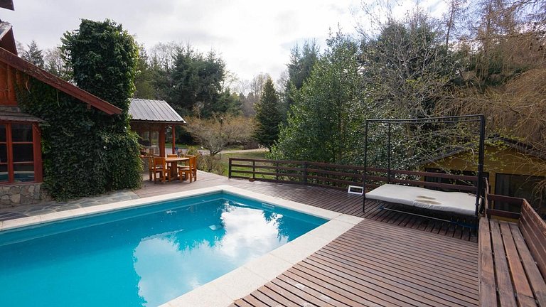 Casa para 8/10 con pileta climatizada y amplio quinchi