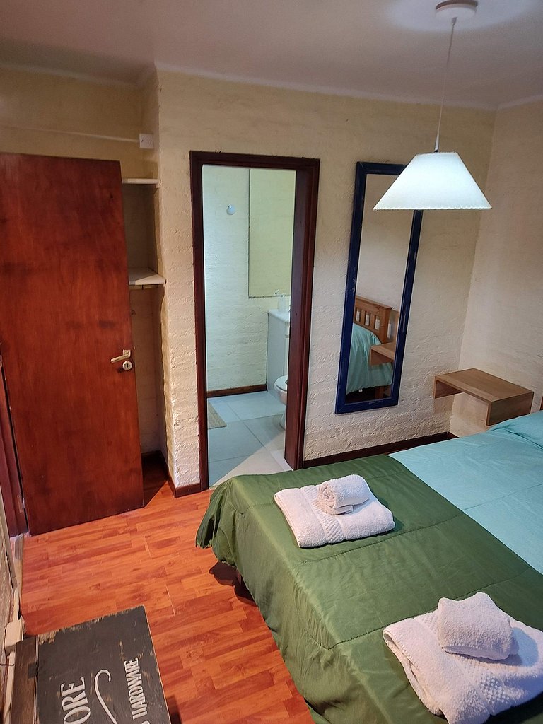 Cabaña con parrilla y 2 baños completos - AlquilaMiCasa