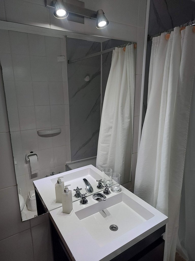 Cabaña con parrilla y 2 baños completos - AlquilaMiCasa