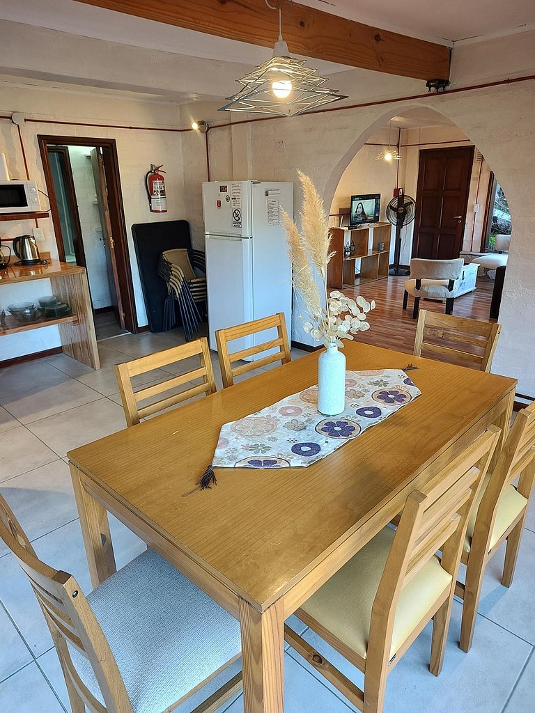 Cabaña con parrilla y 2 baños completos - AlquilaMiCasa