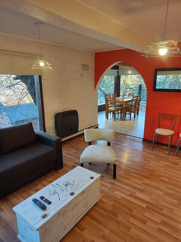 Cabaña con parrilla y 2 baños completos - AlquilaMiCasa