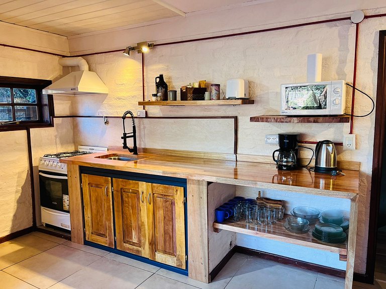 Cabaña con parrilla y 2 baños completos - AlquilaMiCasa