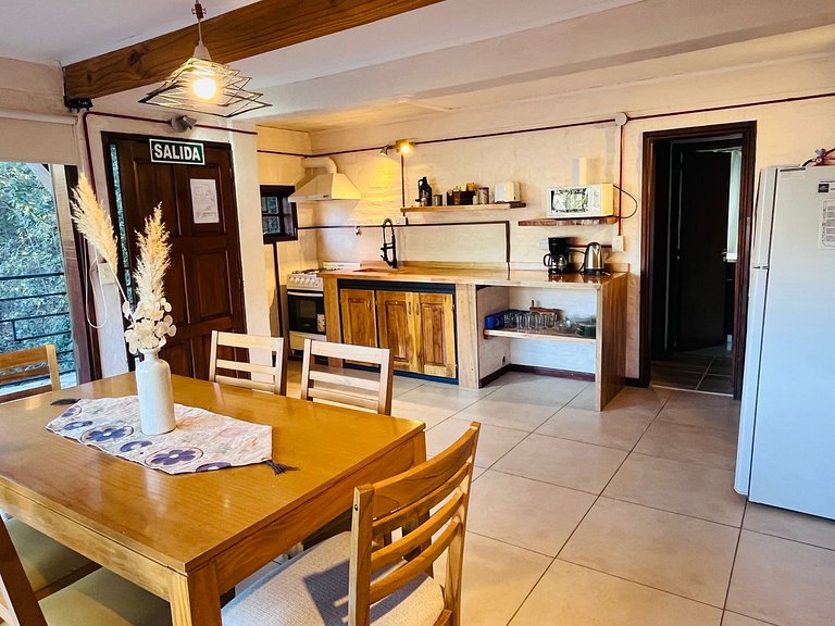 Cabaña con parrilla y 2 baños completos - AlquilaMiCasa