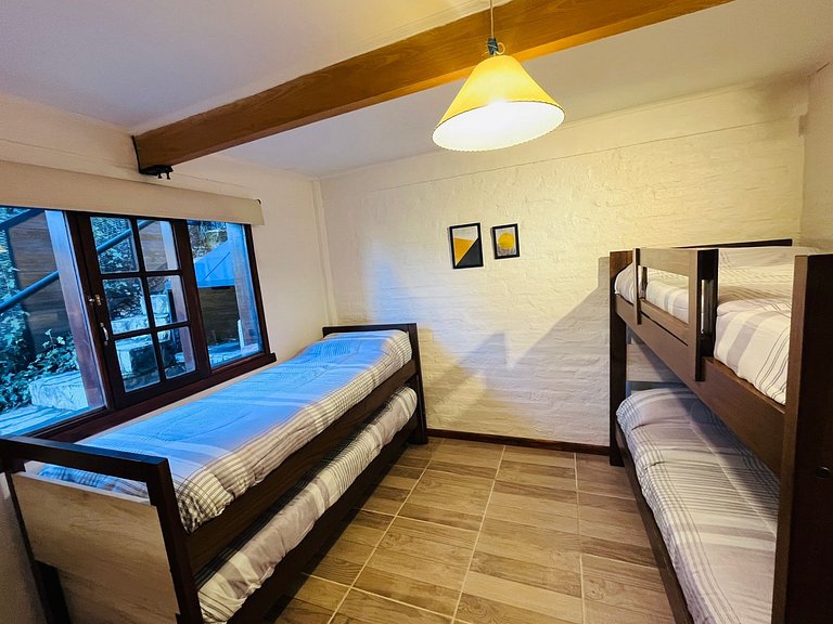 Cabaña con parrilla y 2 baños completos - AlquilaMiCasa