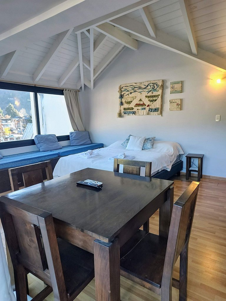 Monoambiente amplio con terraza - AlquilaMiCasa