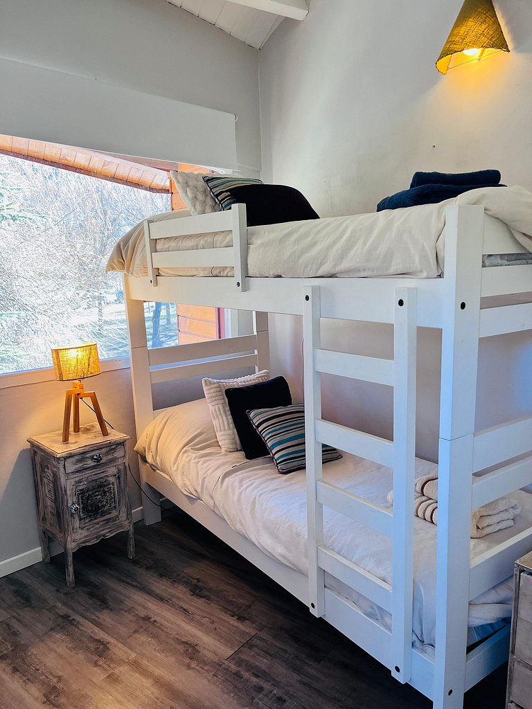 Tríplex moderno frente al arroyo y gran ubicación.