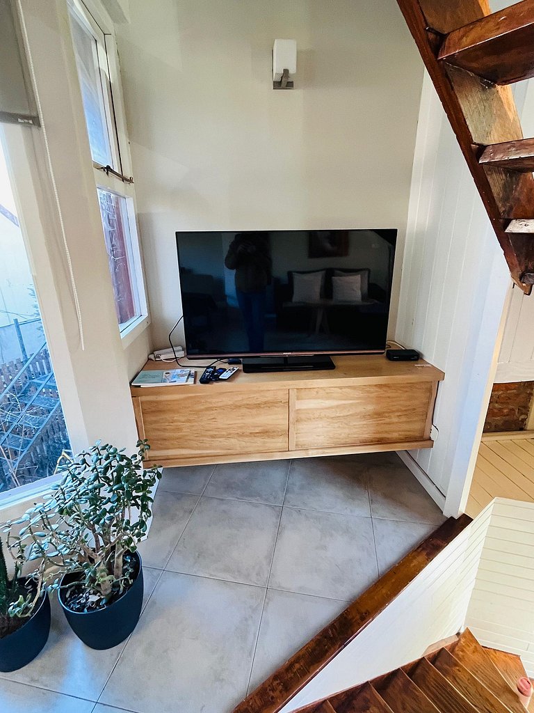 Tríplex moderno frente al arroyo y gran ubicación.