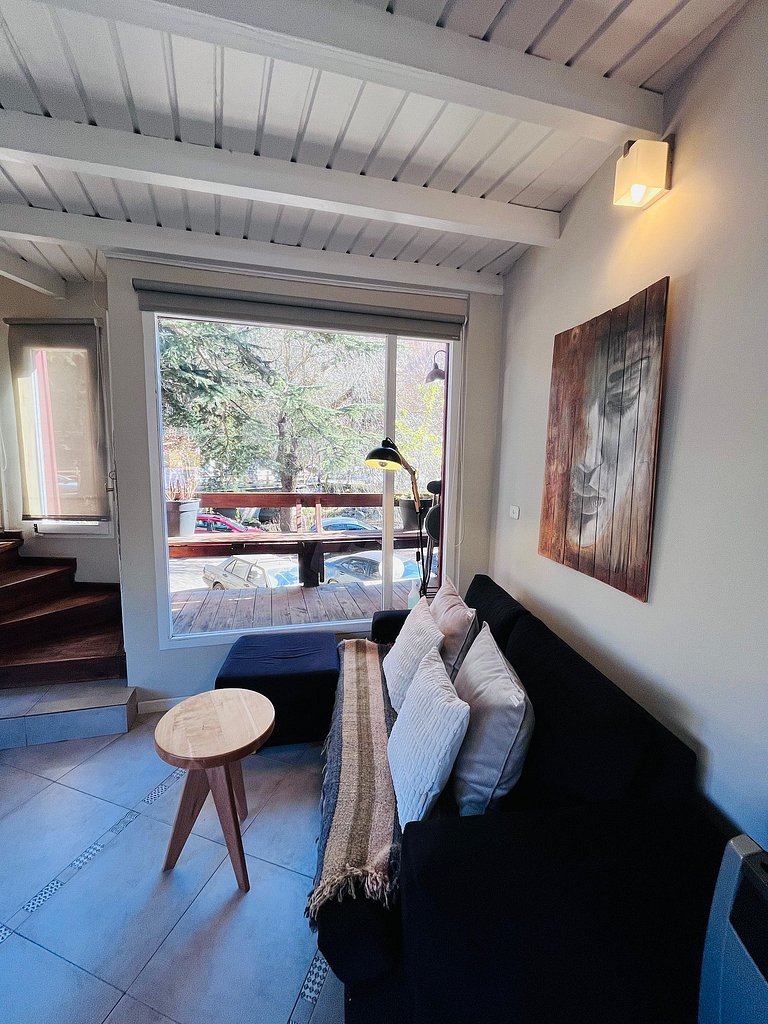 Tríplex moderno frente al arroyo y gran ubicación.