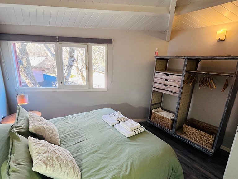 Tríplex moderno frente al arroyo y gran ubicación.