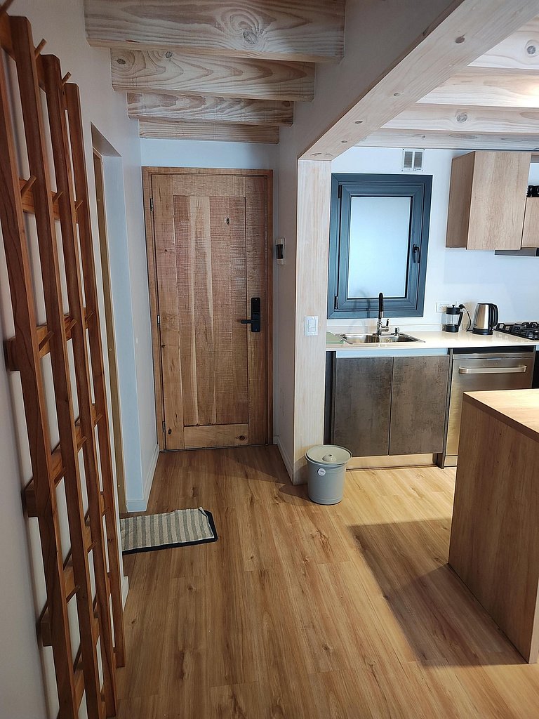 Moderno y luminoso vista a la montaña y parrilla