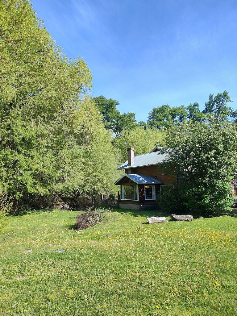 Cabaña soñada sobre el arroyo con dos dormitorios