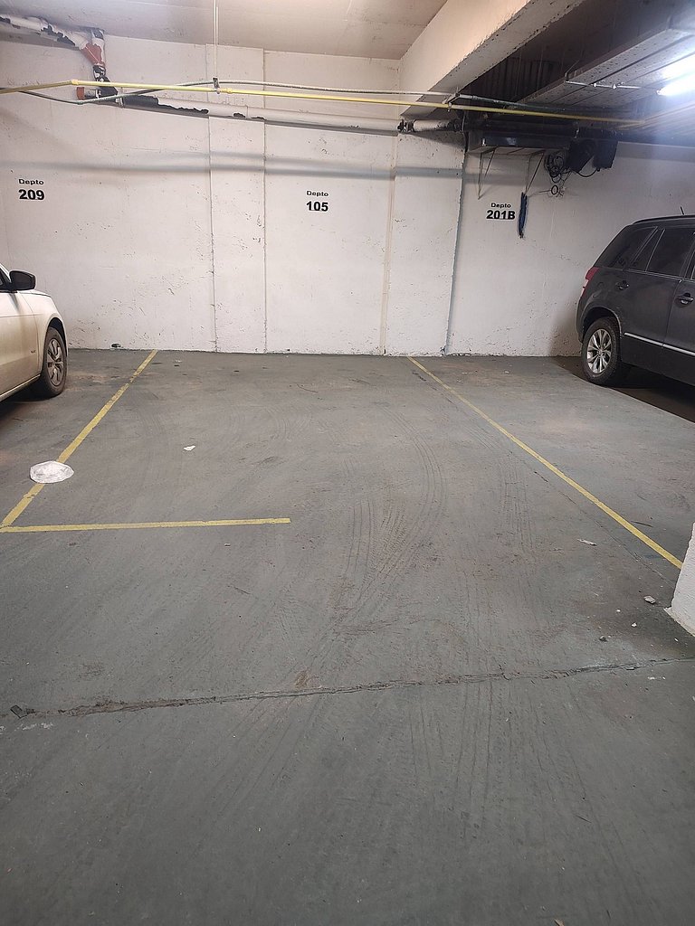 Cómodo depto con balcón y cochera en SMA