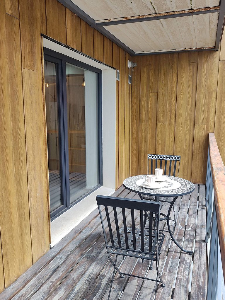 Cómodo depto con balcón y cochera en SMA