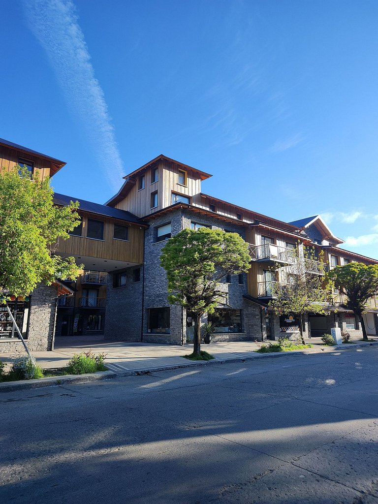 Cómodo depto con balcón y cochera en SMA