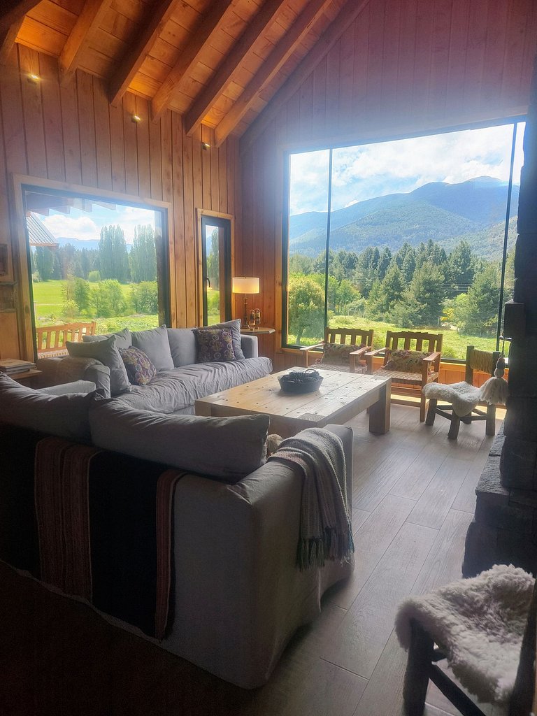 Casa amplia y moderna vista panorámica al C. Lolog