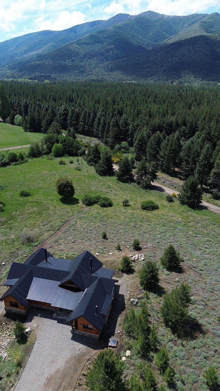 Casa amplia y moderna vista panorámica al C. Lolog