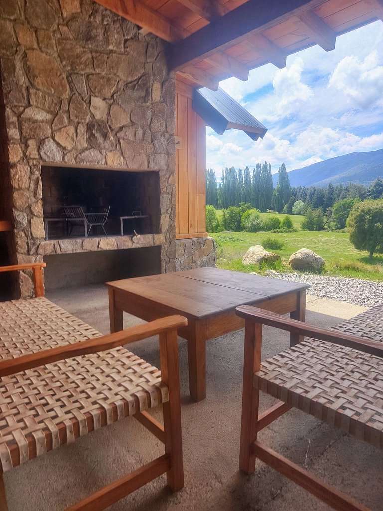 Casa amplia y moderna vista panorámica al C. Lolog