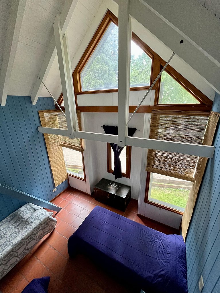 Tu refugio en la montaña: casa con hogar, jardín y parrilla