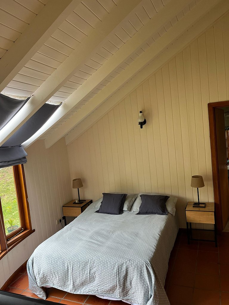 Tu refugio en la montaña: casa con hogar, jardín y parrilla