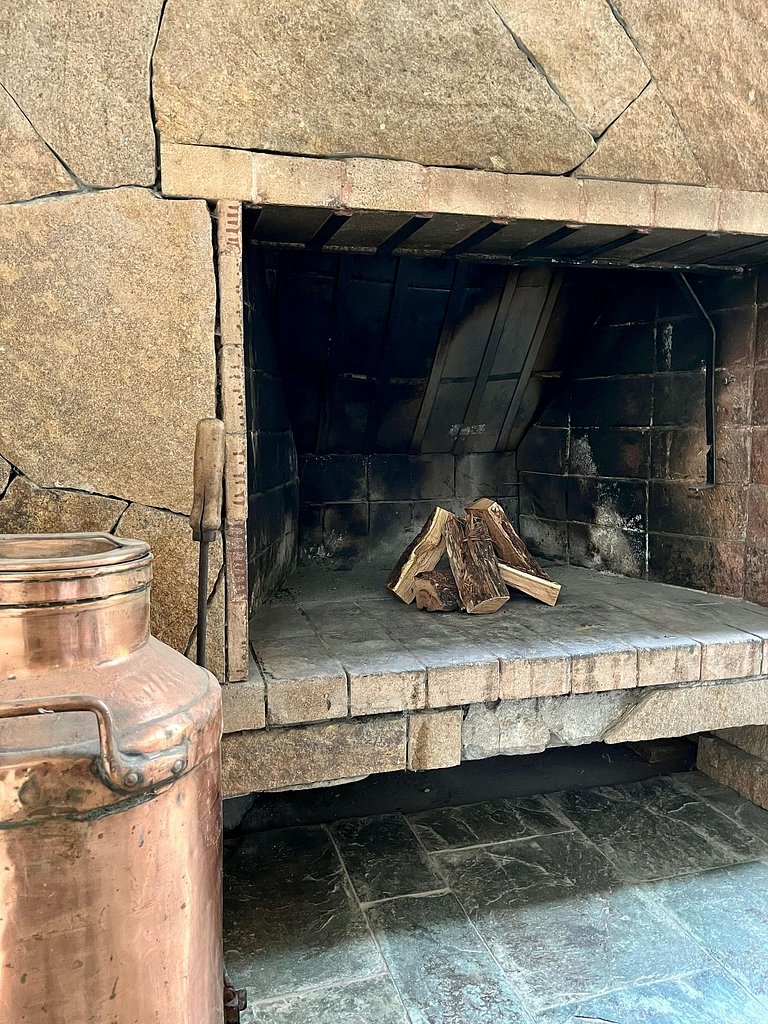 Tu refugio en la montaña: casa con hogar, jardín y parrilla