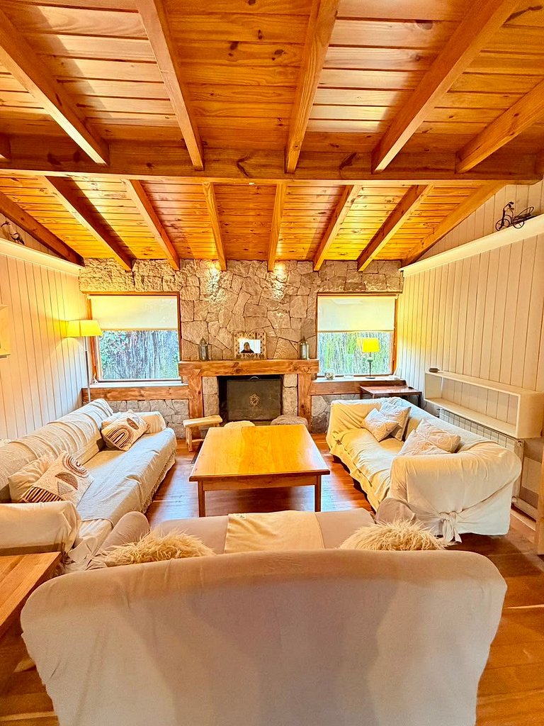 Luminoso refugio patagónico con amplio jardín