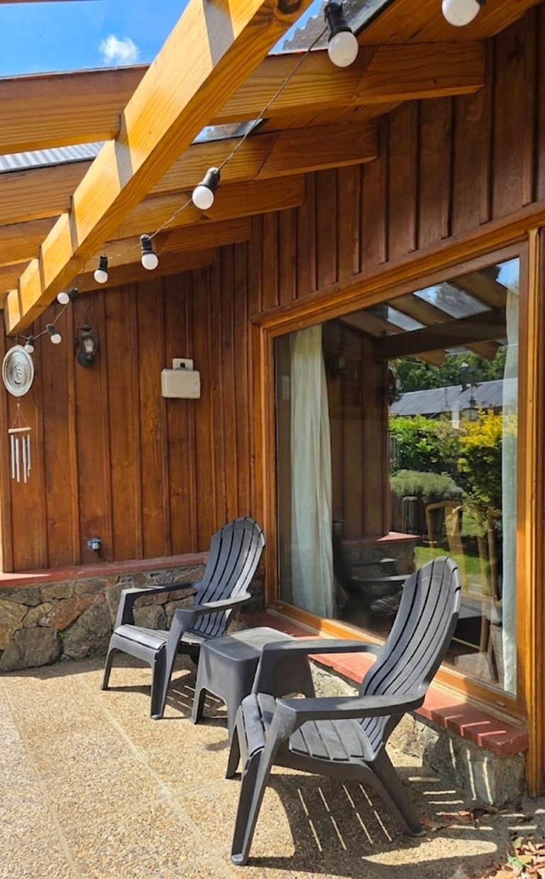 Luminoso refugio patagónico con amplio jardín