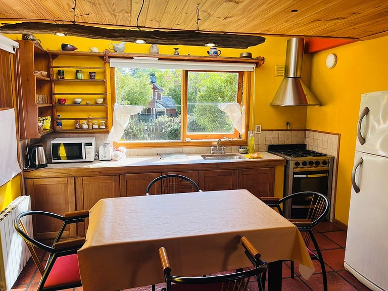 Encantadora cabaña en barrio residencial